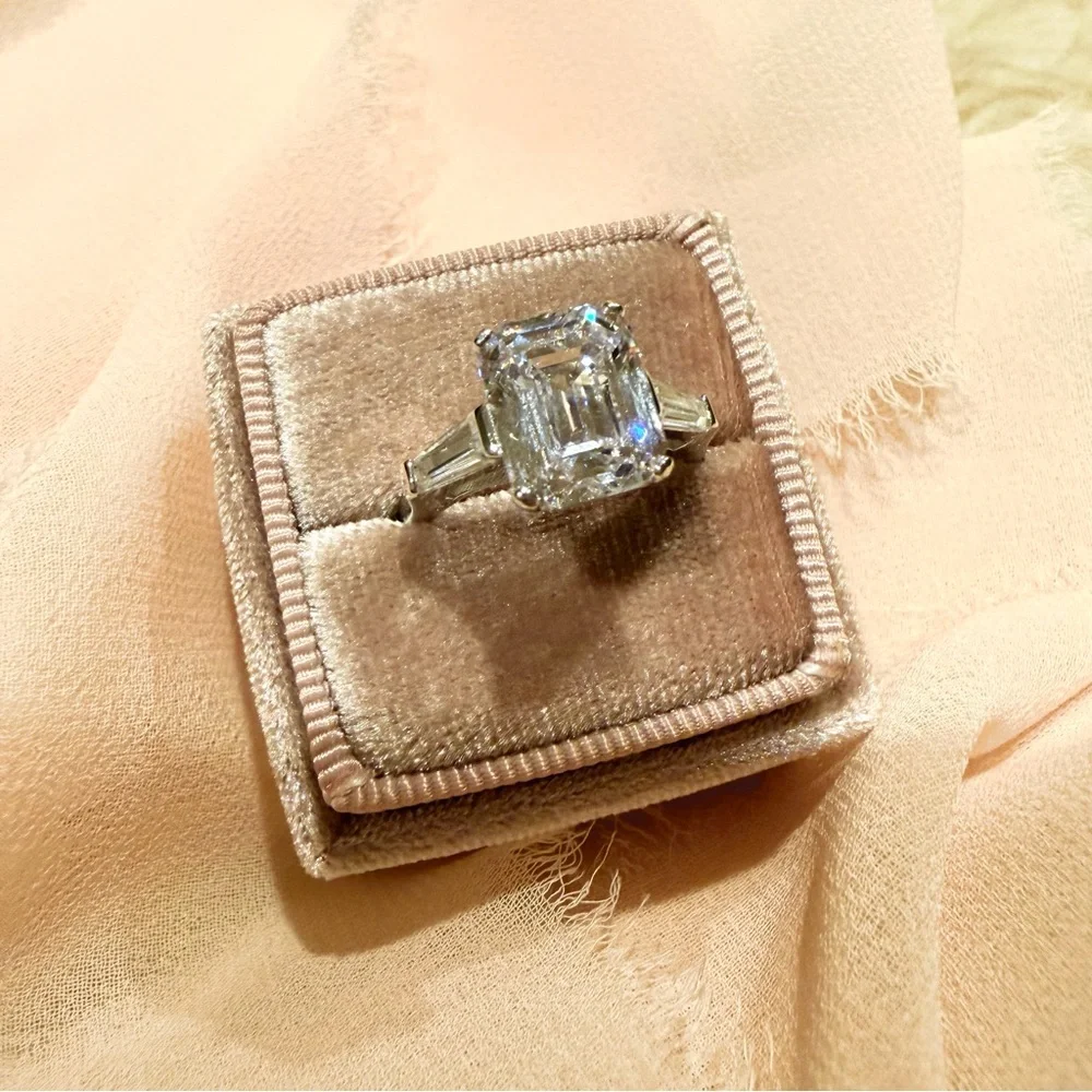 4CT Emerald Cut Engagement‎ Ring Baguette Three Stone Modern It-Girl Aesthetic - Picture 15 of 15